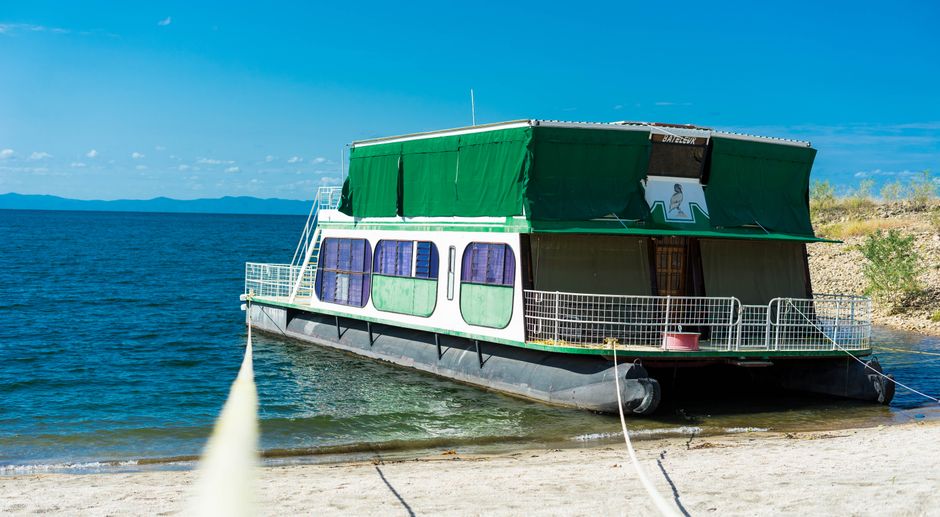 At Least 44 Dead as Overcrowded Ferry Sinks on Zimbabwe's Lake Kariba